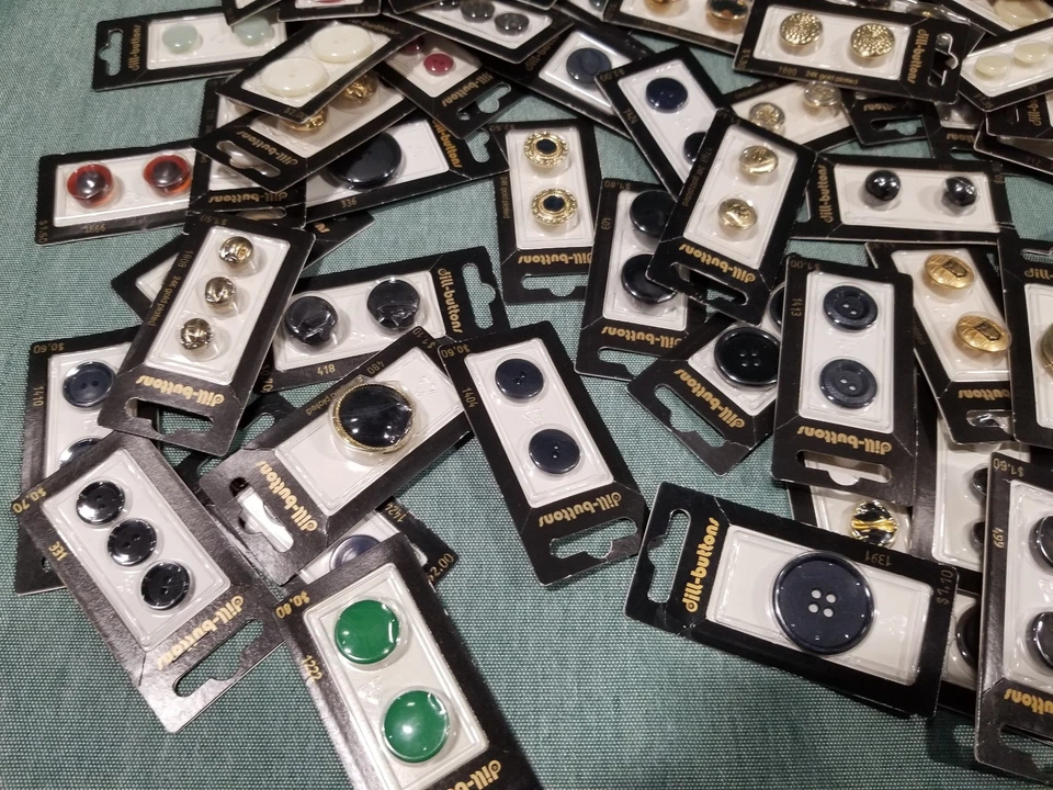 Large Lot of 264 Vintage Carded Dill Buttons Metal 24k Gold Plated Plastic Color - Image 4 of 4