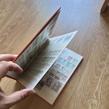 Album timbres Monde entier oblitérés cachet main multicolores thématique variée