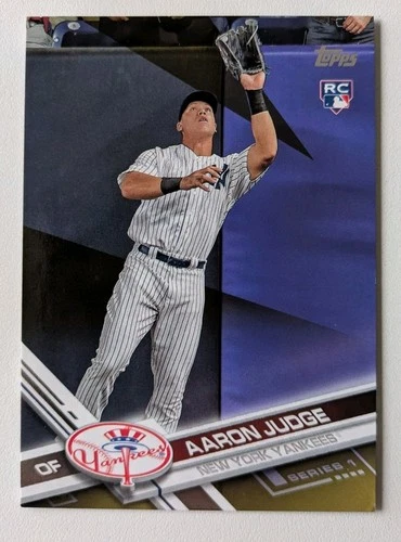 2017 Topps Series 1 #287 Aaron Judge GOLD #/2017 Rookie CATCHING * Iconic Card *