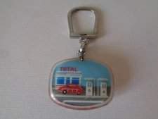 PORTE CLE BOURBON MOBILE STATION SERVICE TOTAL CITROEN DS PISTE GRISE ANNEE 60