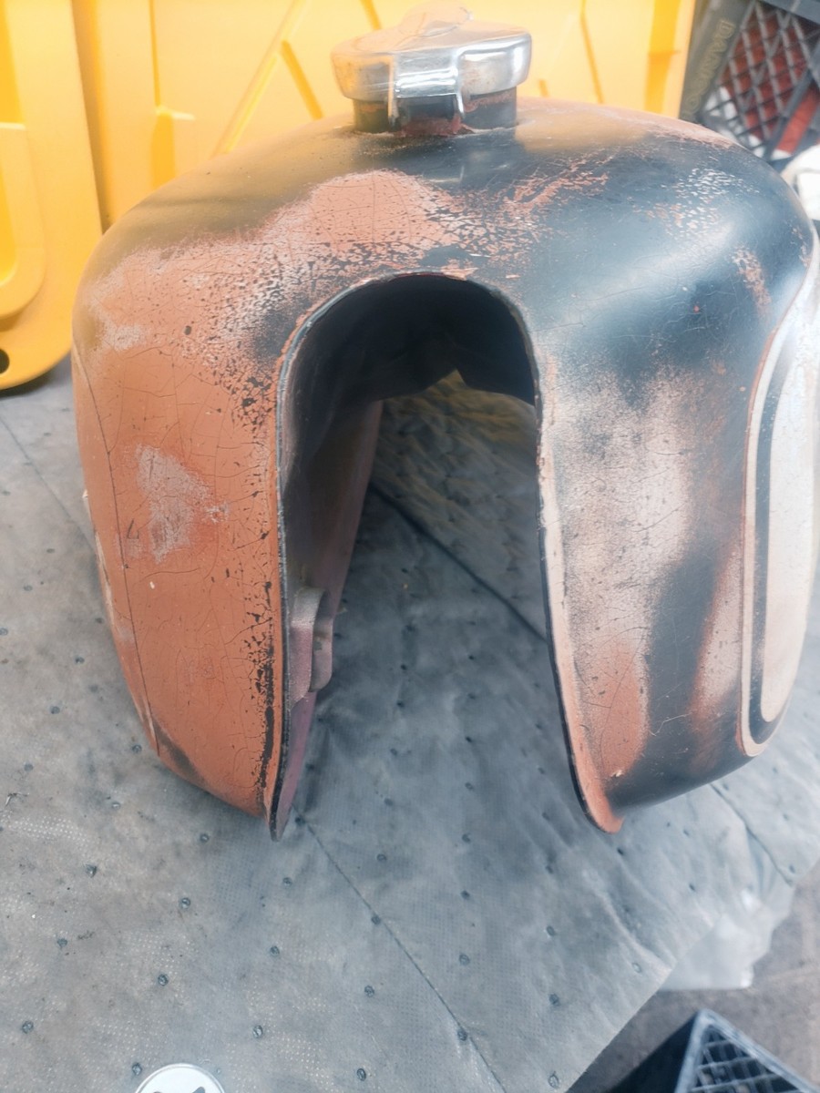 1974 Suzuki GT250 Model L Fuel Gas Tank OEM 44110-18650-759 for