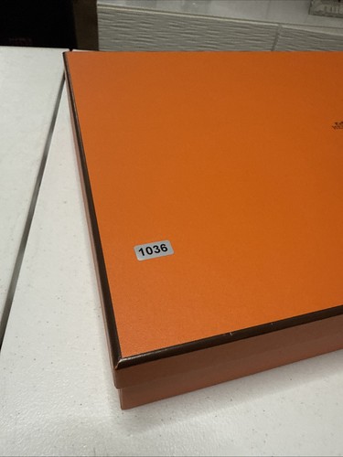 Authentic HERMÈS Square Box, Size 13X 18X in. Large Excellent 1036 - Picture 6 of 6