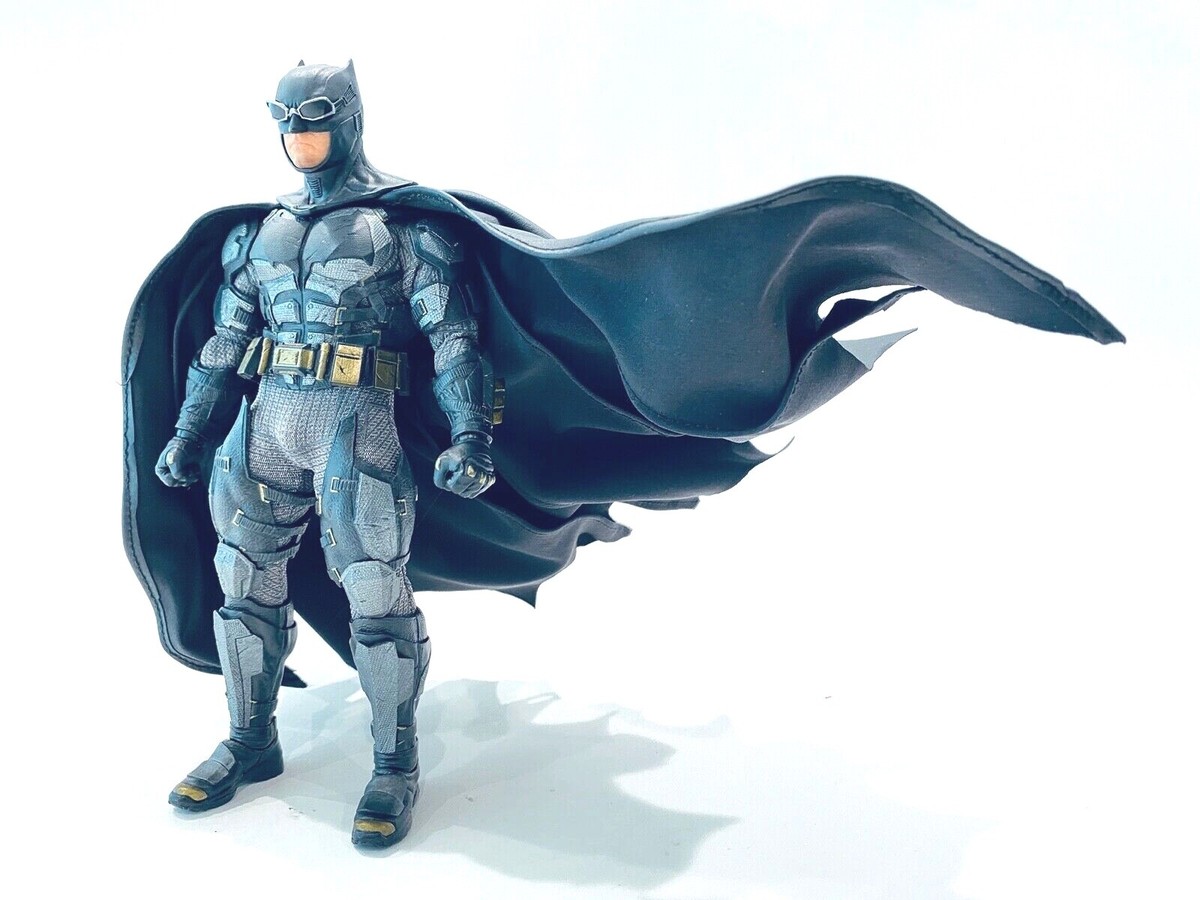 PB-C-MZB: 1/12 scale Black Wired Cape for Mezco Mafex SHF DC 6