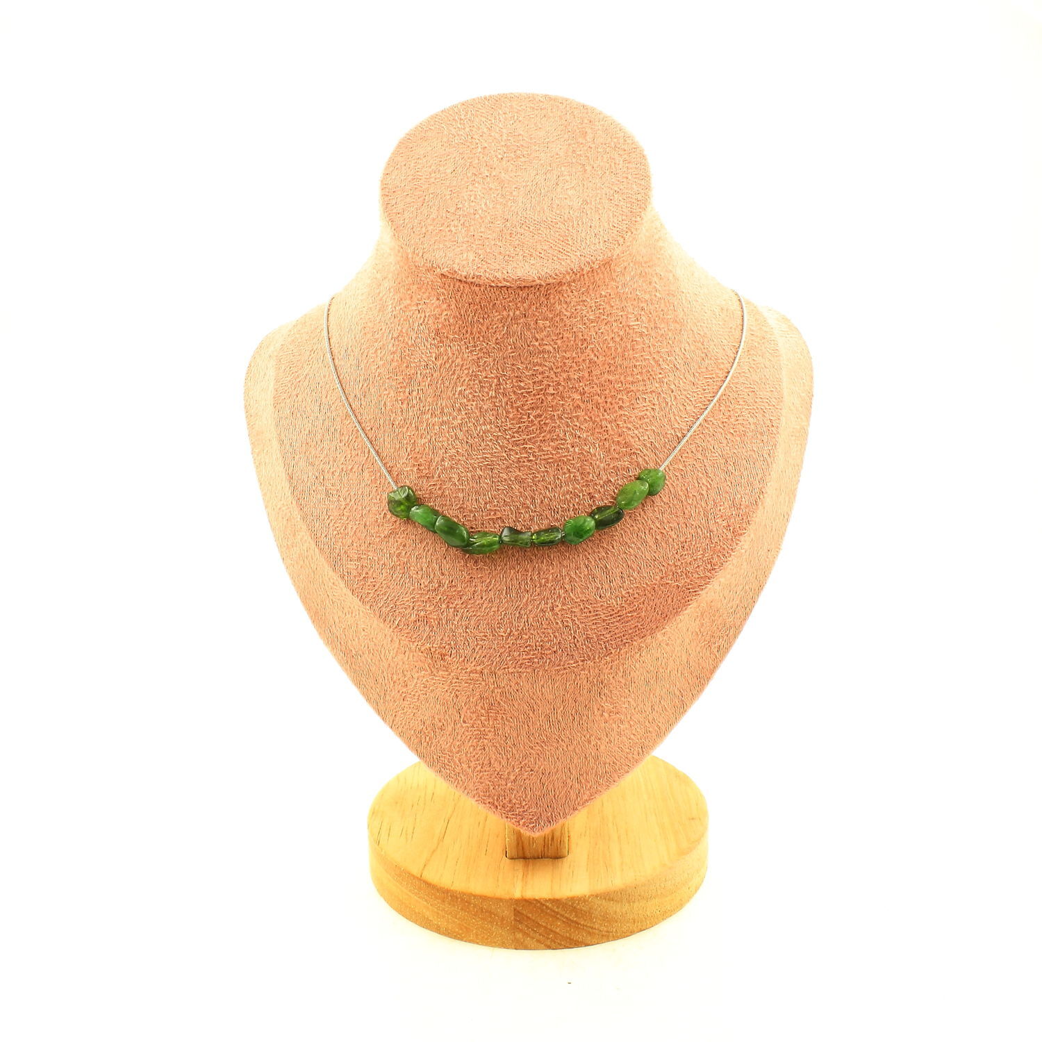Collier diopside du Brésil chic pour sublimer vos tenues d'été