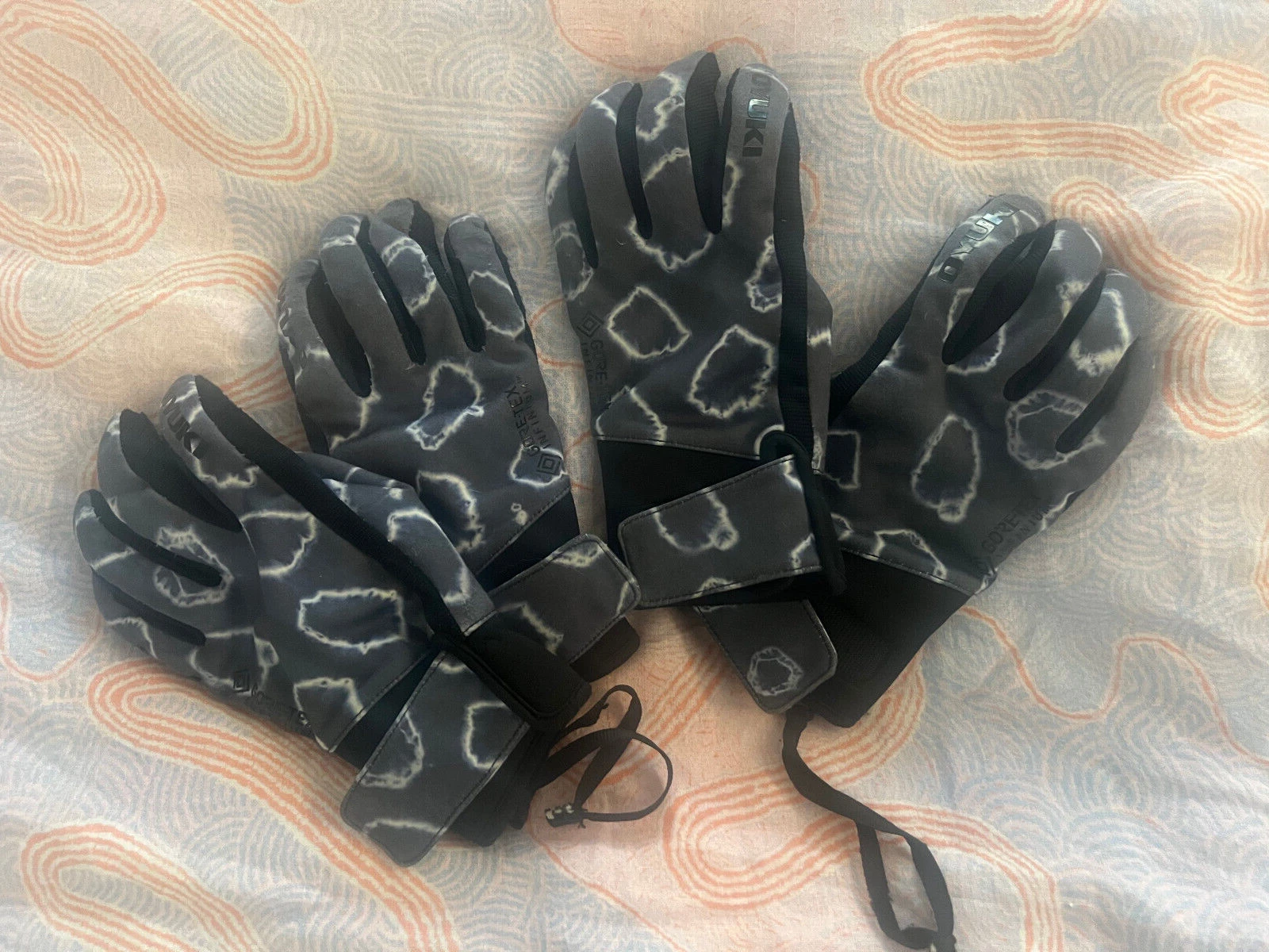 OYUKI Goretex Infinium Youth snow gloves leather palms Size S (2 pairs) $50 ea