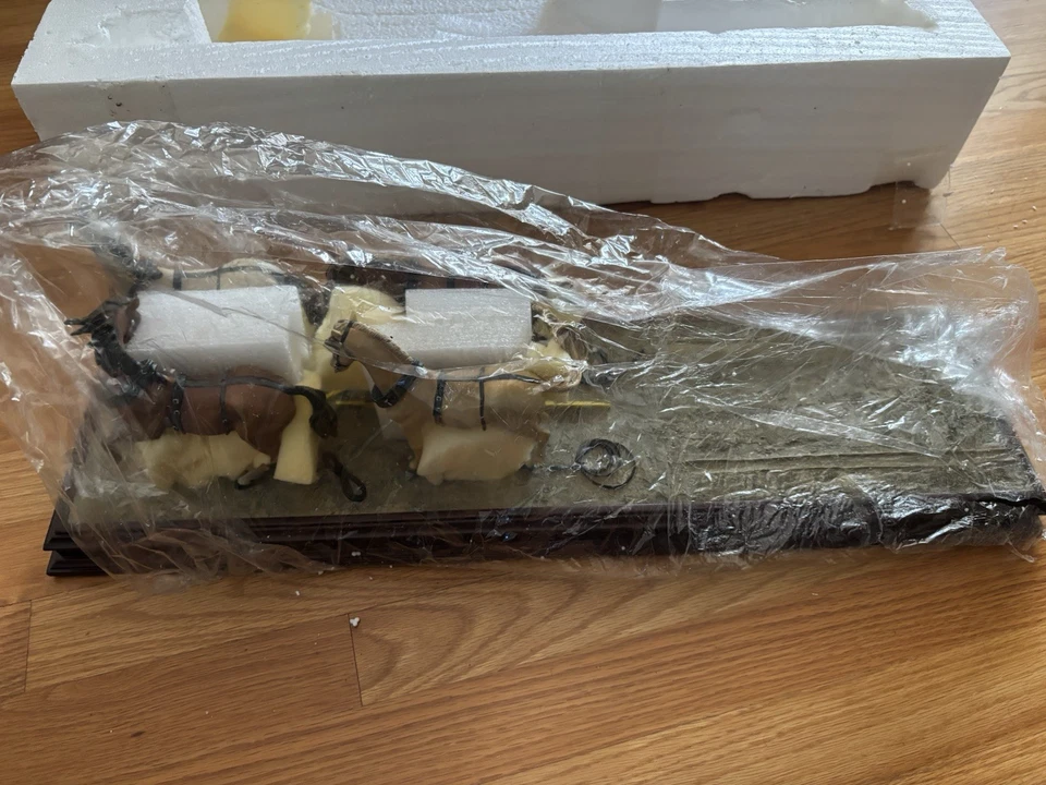 Rare* Franklin Mint Wells Fargo Stage Coach w/ Horses. Never Displayed W/ Papers - Image 3 of 4