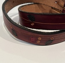 Vintage Women  s Western Hand Tooled Floral Leather Belt Made in Kansas Size 28