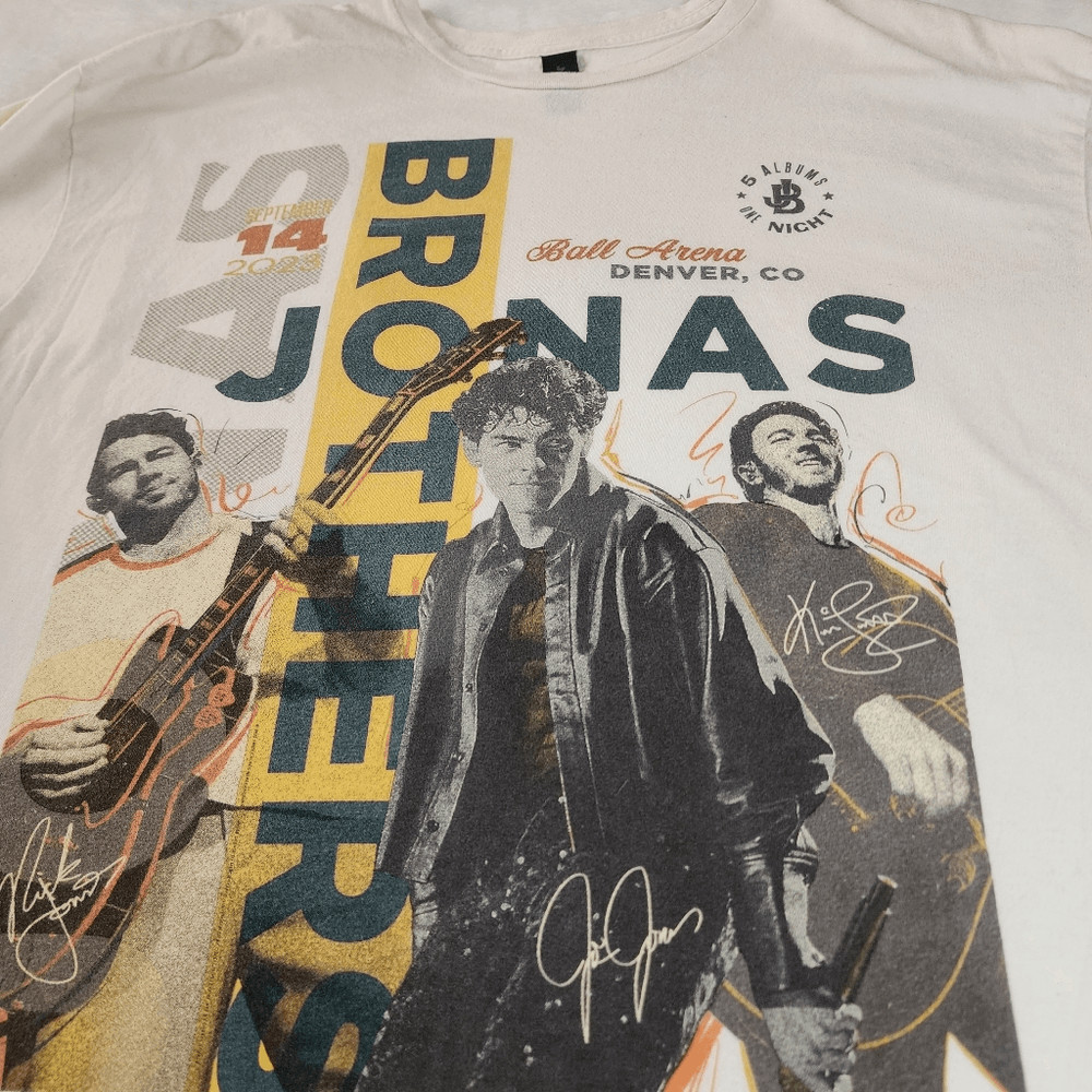 Gildan Jonas Brothers Ball Arena Denver Colo Cream Tshirt With Graphics Size XL View 2