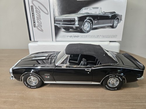 Exact Detail 1:18 1967 Camaro Convertible RS/SS 396, #693 of 1000 - Picture 10 of 16