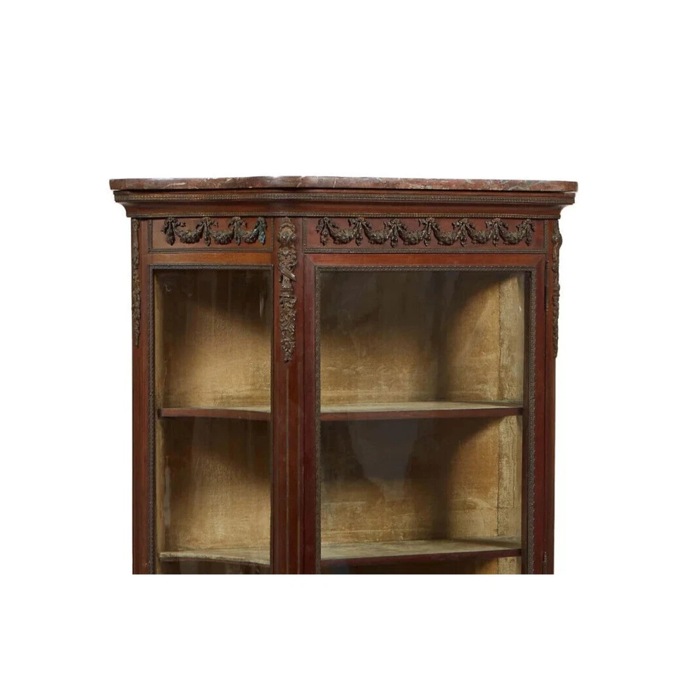 Vitrina, estilo Luis XV Vernis Martin, nogal tallado, montado en Ormolu, tapa de mármol Foto 2 de 4