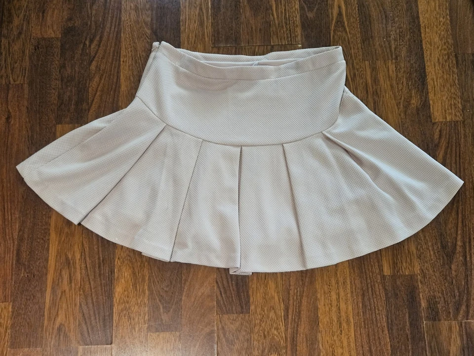 Falda BCBGeneration Plisada Rosa Humo Talla 12 Excelente Estado Foto 2 de 4