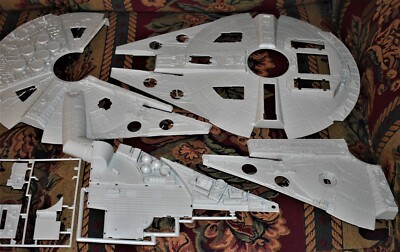 AMT ERTL Star Wars Millennium Falcon Model Kit skill 2, 2005 RC2
