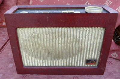 Vintage His Masters Voice HMV tragbares Radio - etwas Ton, braucht aber Aufmerksamkeit!