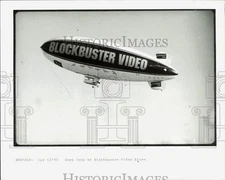 1993 Press Photo Blockbuster Video blimp - lra31125