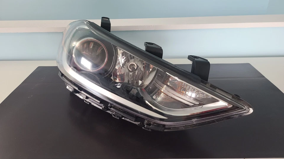 Faro derecho usado OEM 2017-2018 Hyundai Elantra 92102-F2 Foto 4 de 4