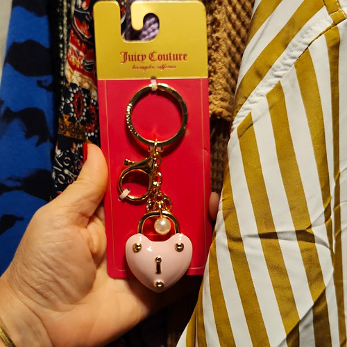 Juicy Couture Gold Tone Pink Heart Charm Key Chain Keyring w/ Pearl Accent