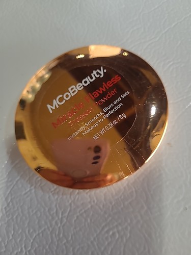 MCoBeauty Miracle Flawless Pressed Powder - 1 Light