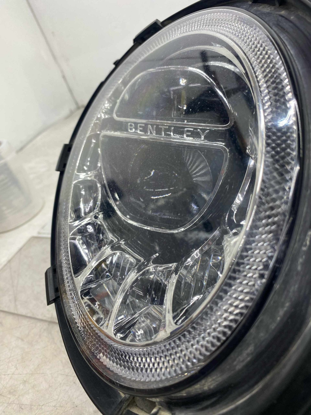 Bentley Bentayga 2015-2020 Front Right Headlight P/N 4M0907399D