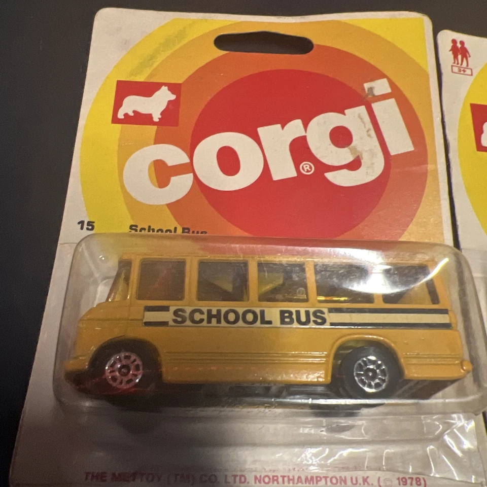2 autobuses escolares CORGI Junior amarillos de colección todavía en paquete Foto 2 de 4