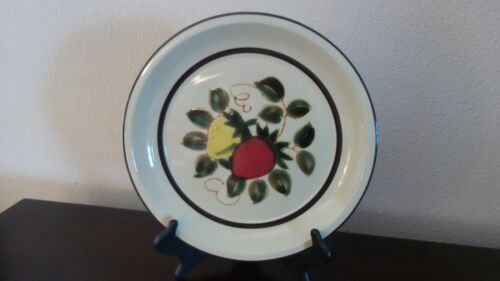 Vintage Strawberry Stoneware Hand Decorated Japan Chop Plate Cream Red,Yellow  - Afbeelding 1 van 2