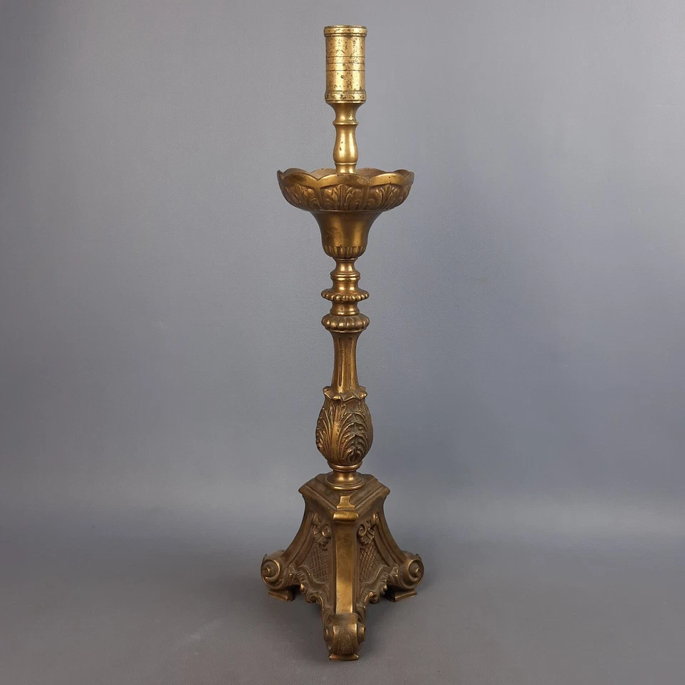Candelabro D’Altar Latón Pulido Repujado Por Iglesia Vintage Años 40 Foto 3 de 4