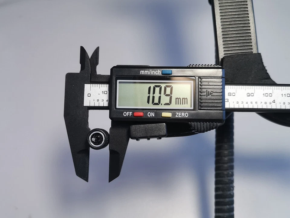 RL18 -Lote 5 Juego Matchbox 1/64 Real Riders # Corte Tri Negro 10mm, Ruedas de Goma Foto 3 de 4