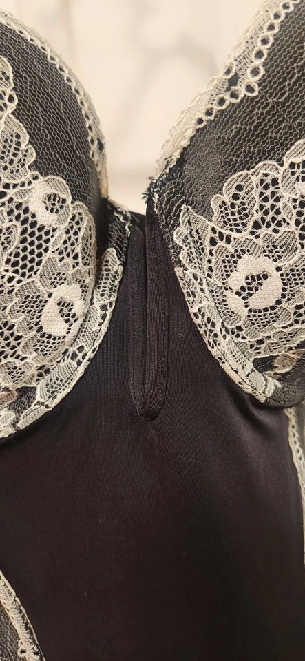 Lencería La Senza Corsé Mediano Encaje Negro Y Crema, Correas Ajustables, Acolchado Foto 2 de 4