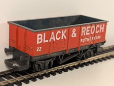 Hornby R021 OO Gauge 20-Ton Steel Mineral Wagon – Black & Reoch Rotherham
