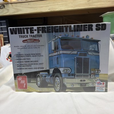 AMT 1004/06 WHITE-FREIGHTLINER SD TRUCK TRACTOR 1/25 SCALE MODEL KIT * SEALED *