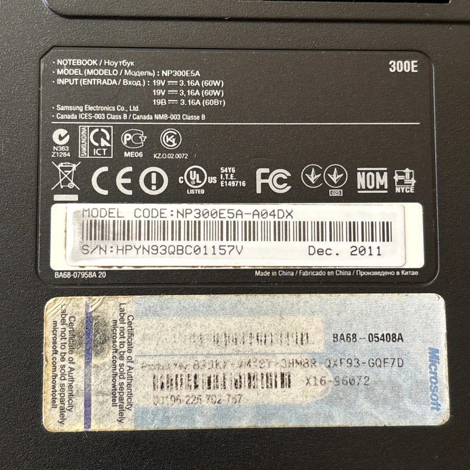 Samsung Laptop NO300E5A with Charger and recovery Disk  - Image 3 of 4