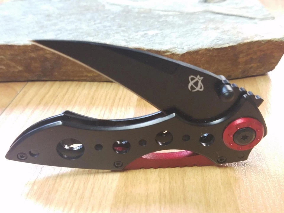 Cuchillo de Bolsillo Plegable MANTIS Isósceles Rojo Framelock Carey AUS-8 Carpeta MR1 Foto 3 de 4
