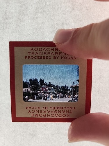 80 Vintage Family Vacation Slides -1958- Disneyland, Yosemite, Knotts Berry Farm - Picture 12 of 18