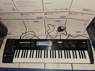 KORG TR61 シンセサイザー 61鍵 動作確認済 KORG TR61 (中古)