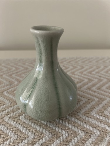 Green Celadon Crackle Glaze 4.5" Bud Vase made in Thailand, Vintage Collectable - Picture 2 of 7