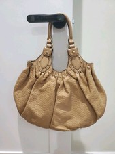 Borsa a mano Gucci beige GG Guccissima con borchie Pelham Hobo
