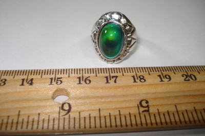 Fashion Design  Oval Mood Ring    New!    Sz 7   Adjustable!
