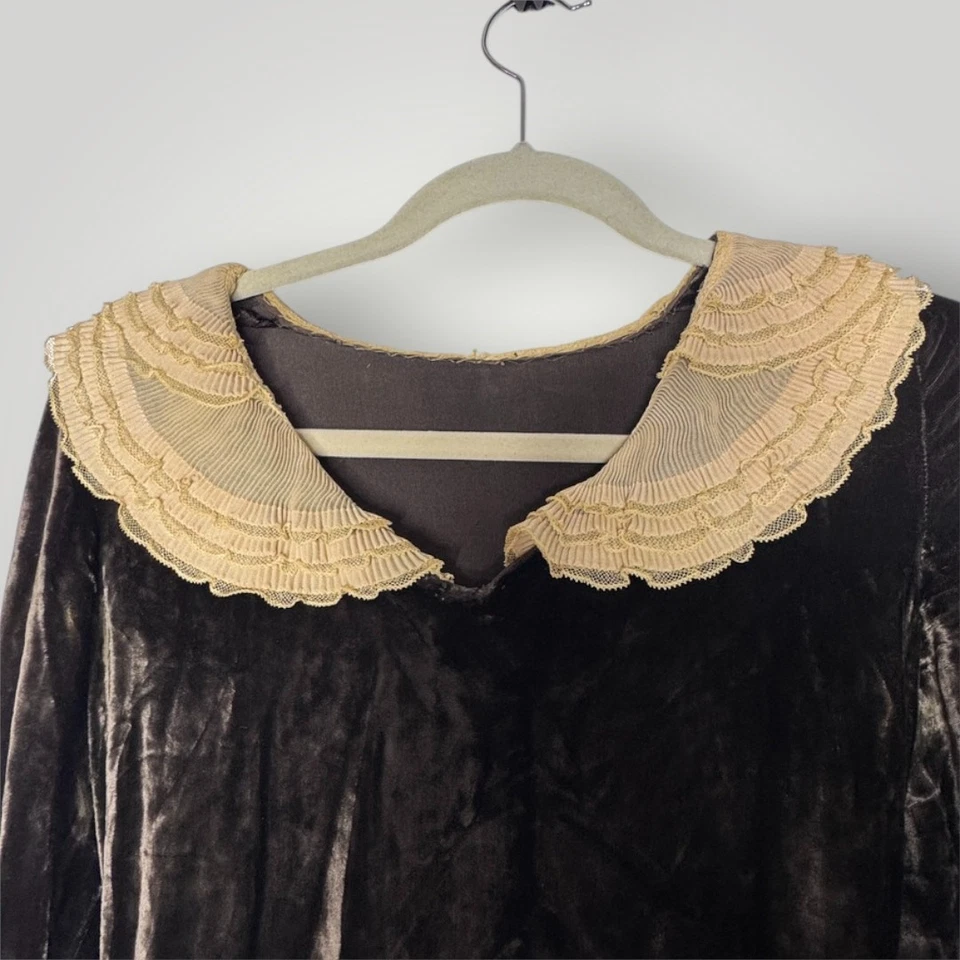 Vestido Vintage Años 30 Marrón Terciopelo Cinturón Estrás Cierre Encaje Cuello S/M Foto 3 de 4