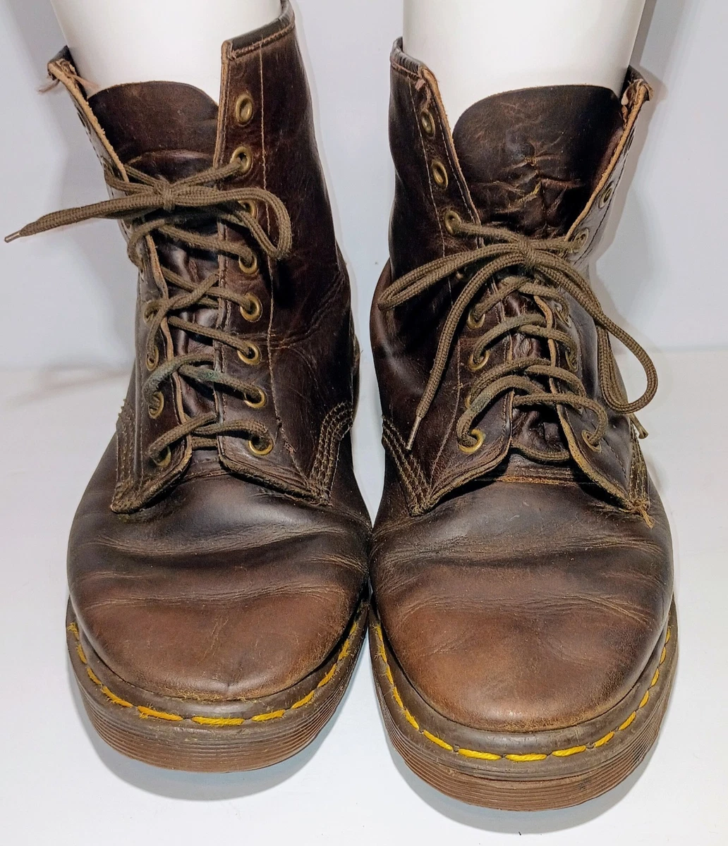 Preços baixos em Calçados Vintage Marrom Dr. Martens Botas para