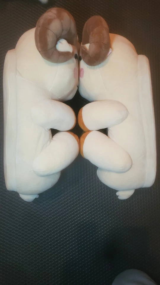 Jschlatt Rammie Slippers Size Large 9-10 Tan In Color Super Soft Brand New - Image 4 of 4