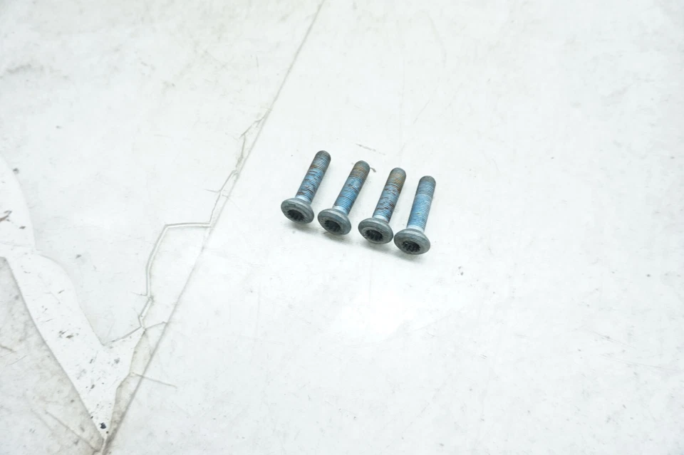 Juego de 4 pernos de cubo de rueda trasera Volkswagen Atlas 2018-2022 OEM Foto 3 de 4