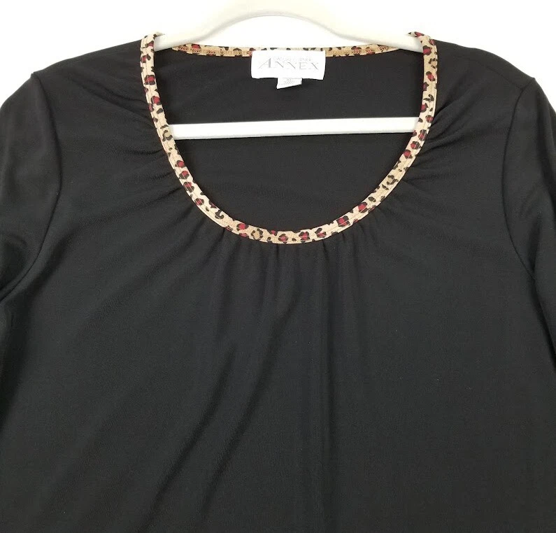 Blusa informal de esquina para mujer extra grande negra con ribete de leopardo cuello redondo manga 3/4 Foto 2 de 4