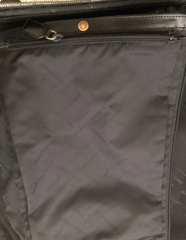 Maleta de viaje grande Salvatore Ferragamo negra/bronceada logotipo Gancini cuero/lona Foto 3 de 4