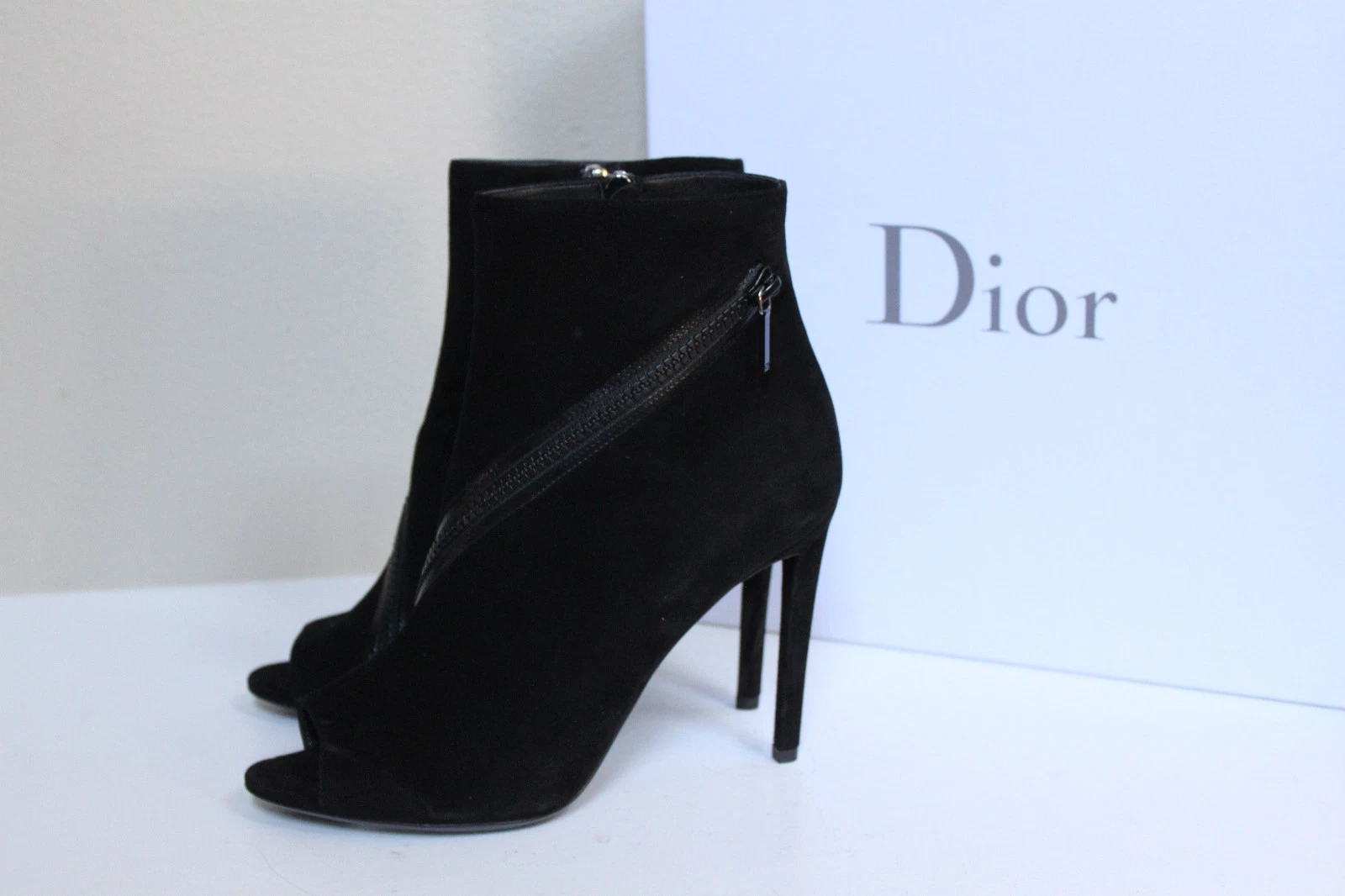 Chaussures à talons talons talons bottines en daim noir Christian Dior zippé taille 8,5 38,5 neuves