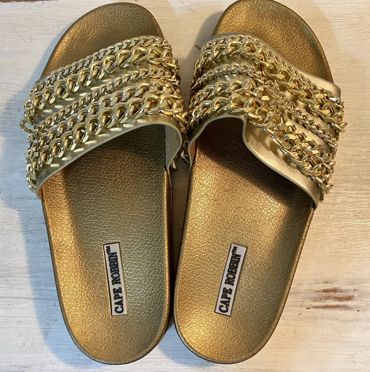 Cape Robbin Moira 18 Gold Chain Flat Footbed Fashion Pool Slide Sandals Size 9