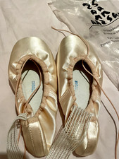 Sansha Etudes pointe shoes - UK size 3.5W - 505 - Brand new