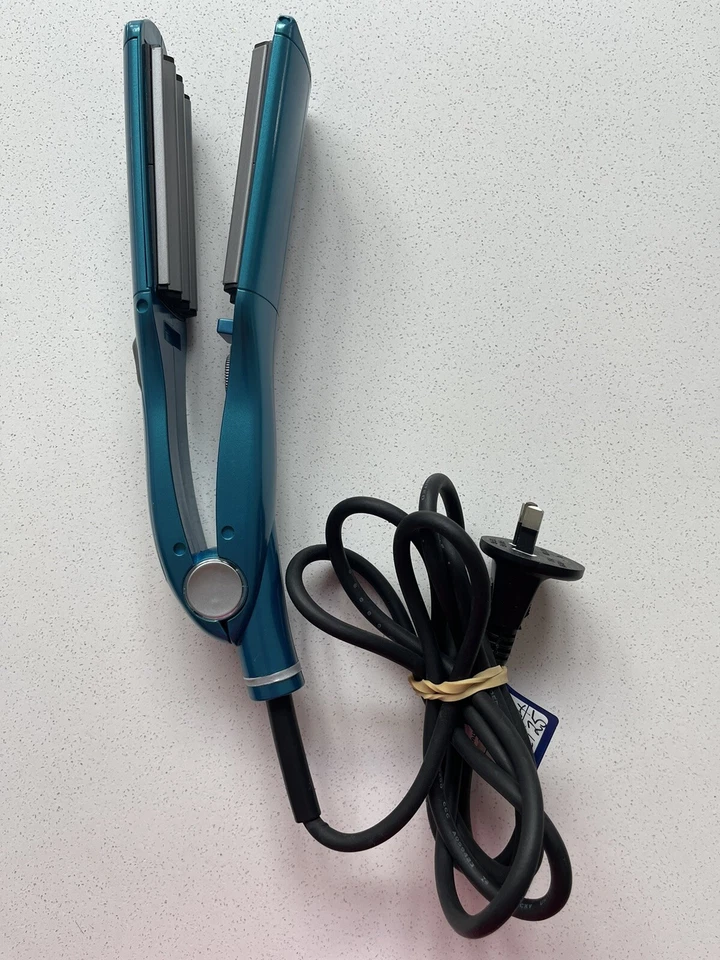 VS Sassoon Miss VS Total Crimp Ceramic Tourmaline Crimper - Turquoise (VS2165A) - image 2 of 4