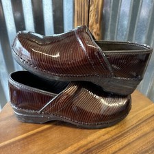 Dansko XP Brown Wave Pattern Slip Resistant Nursing Clogs, EU 41