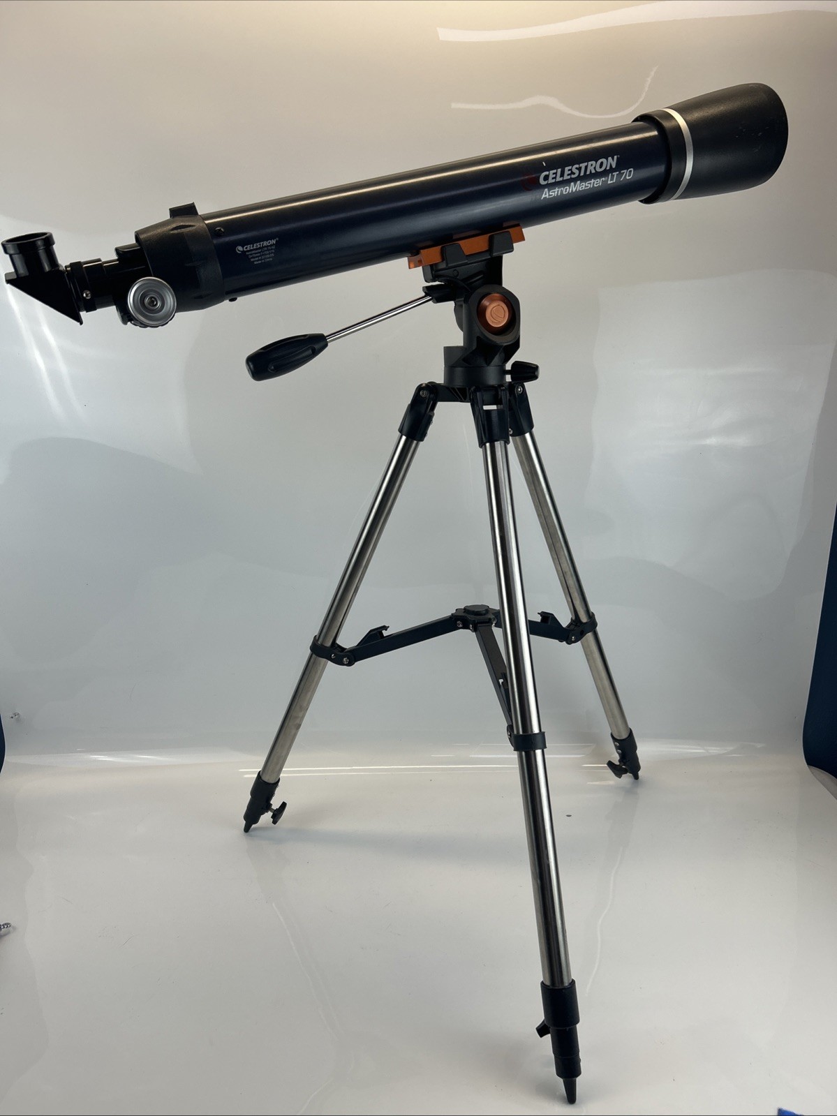 Celestron AstroMaster 70AZ LT Refractor Telescope Kit Works 