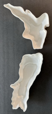 Studio Ceramics NEW  ZEALAND N & S Island Outlines Ceramic Condiment Dishes. VG!