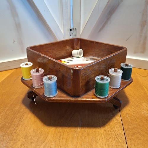 VTG Lazy Susan Sewing Thread Spool Caddy w/12 Spools Of Thread And Accessories